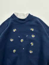 Load image into Gallery viewer, Vintage 90s Embroidered Daisy Flowers Cute Embroidered Crewneck Sweatshirt
